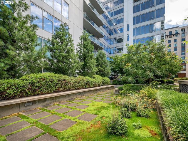 1001 Nw LOVEJOY St 301, Portland, OR 97209