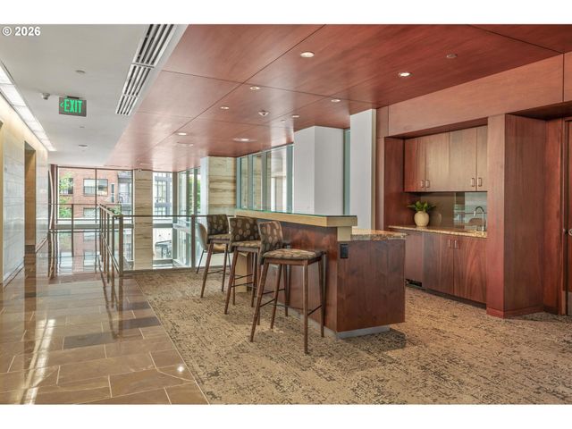 1001 Nw LOVEJOY St 301, Portland, OR 97209