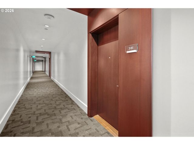 1001 Nw LOVEJOY St 301, Portland, OR 97209