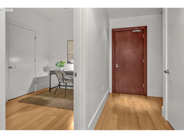 1001 Nw LOVEJOY St 301, Portland, OR 97209