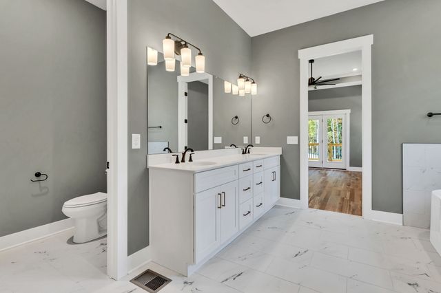 1000 Hogans Branch Rd, Hendersonville, TN 37075