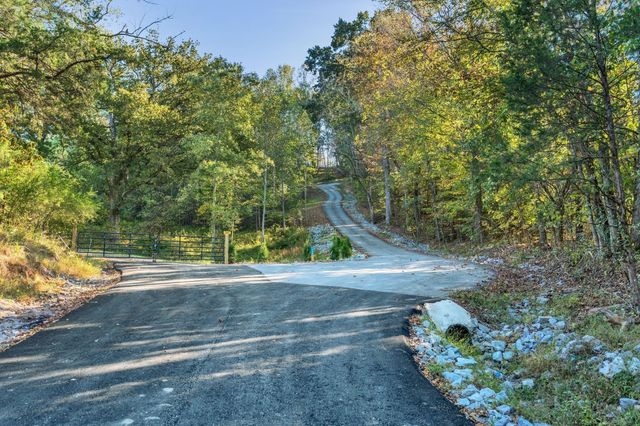 1000 Hogans Branch Rd, Hendersonville, TN 37075