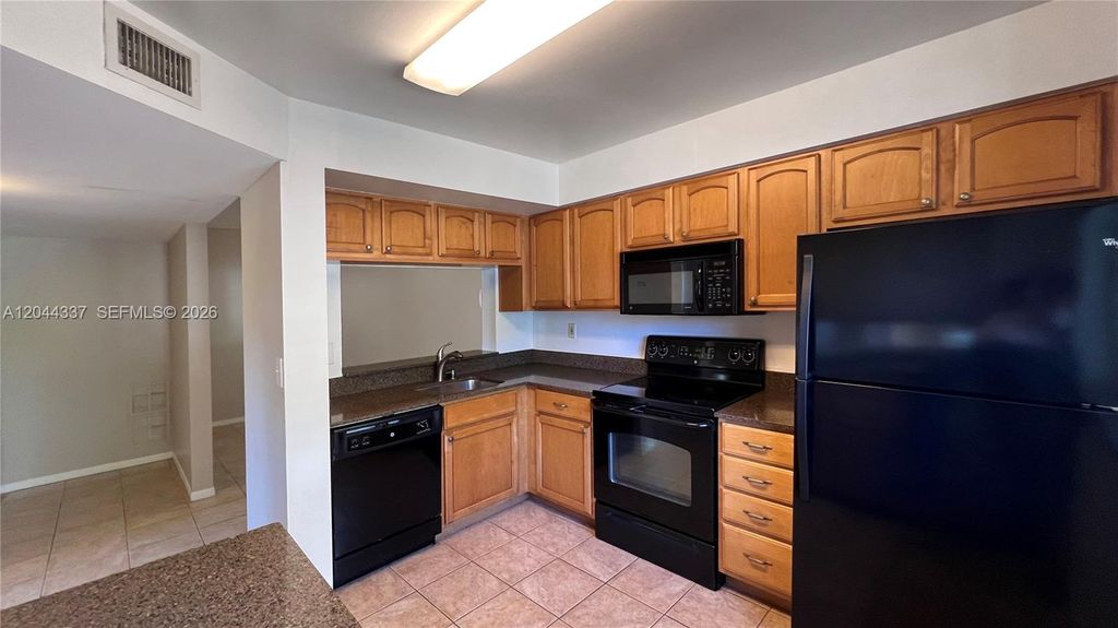 Image 1 of property listing at 757 NW 92nd Ave 757, Plantation, FL 33324