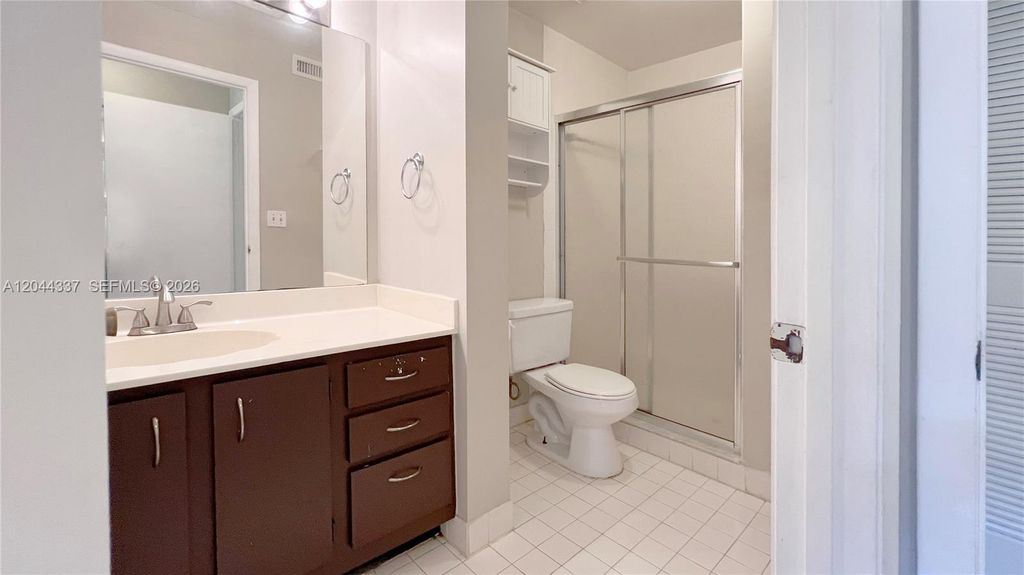Image 13 of property listing at 757 NW 92nd Ave 757, Plantation, FL 33324