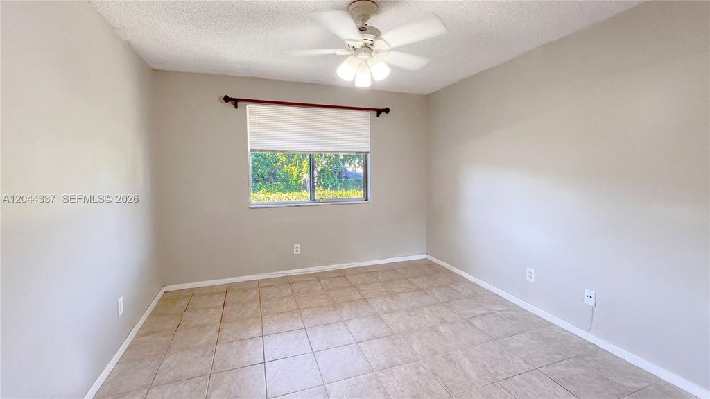 Image 15 of property listing at 757 NW 92nd Ave 757, Plantation, FL 33324