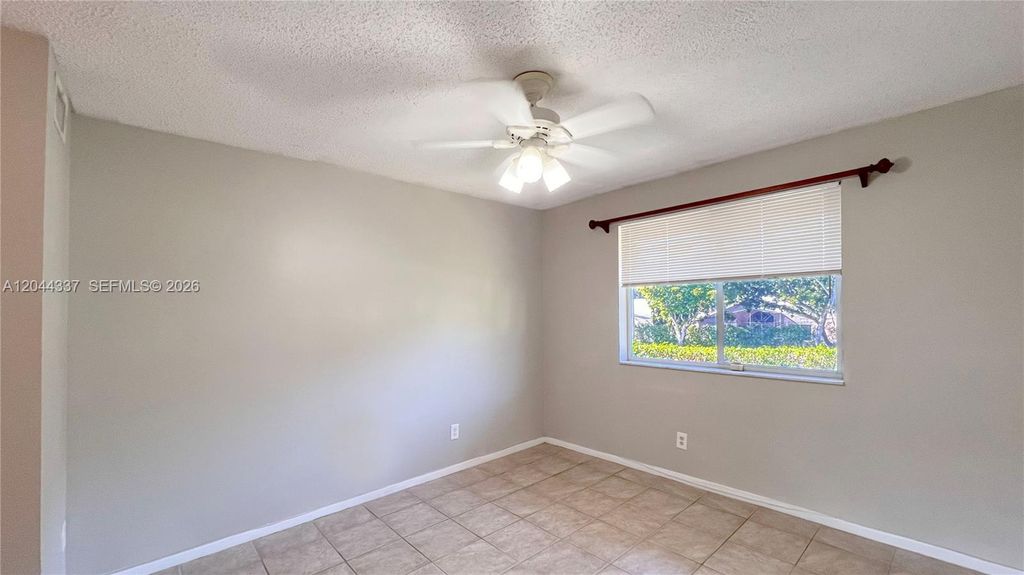 Image 16 of property listing at 757 NW 92nd Ave 757, Plantation, FL 33324