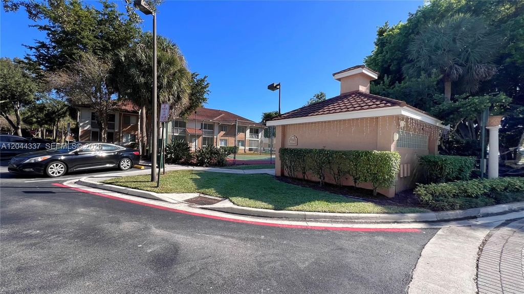 Image 25 of property listing at 757 NW 92nd Ave 757, Plantation, FL 33324