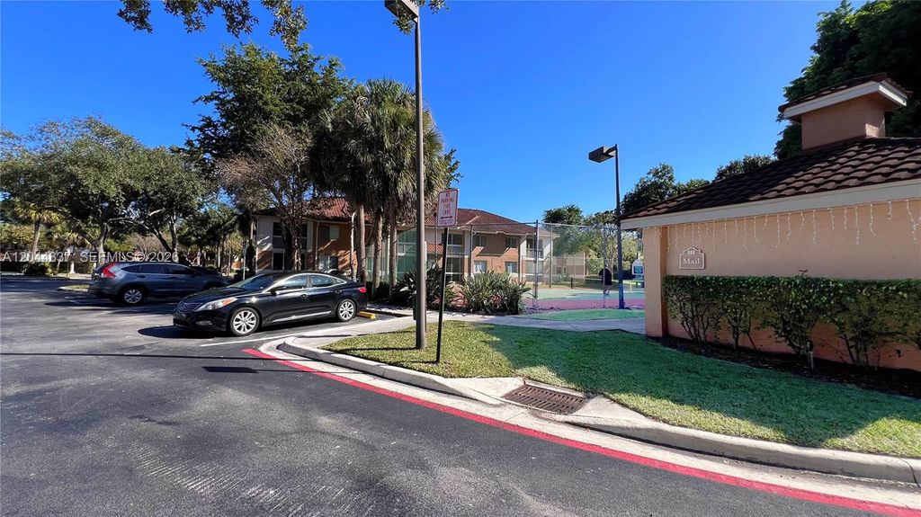 Image 26 of property listing at 757 NW 92nd Ave 757, Plantation, FL 33324