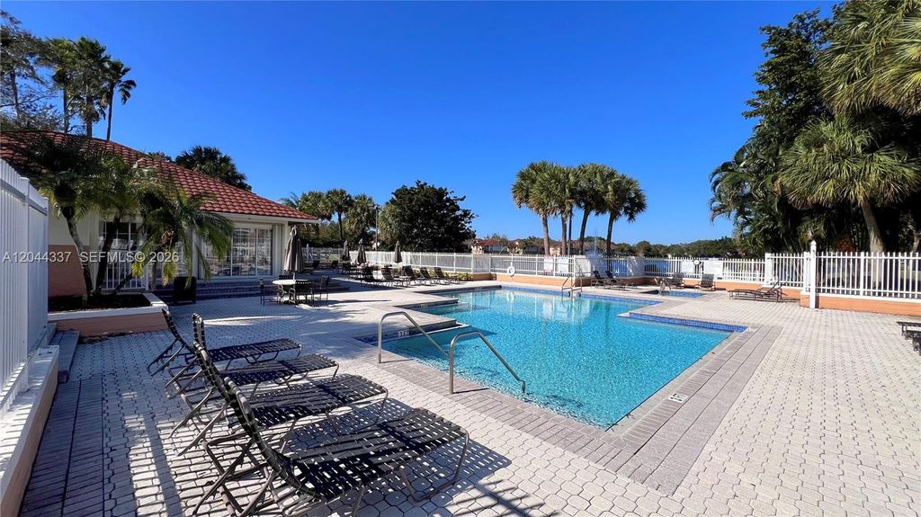 Image 27 of property listing at 757 NW 92nd Ave 757, Plantation, FL 33324