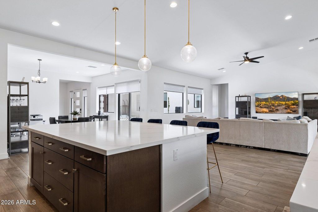 Image 11 of property listing at 9708 S 7TH Place, Phoenix, AZ 85042