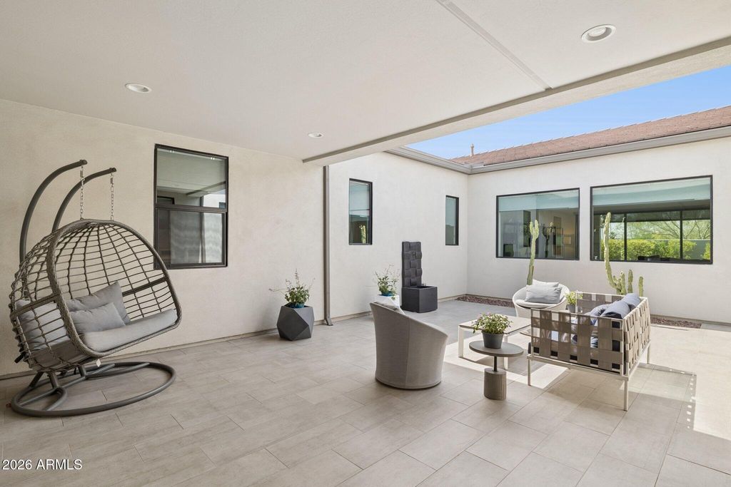 Image 2 of property listing at 9708 S 7TH Place, Phoenix, AZ 85042