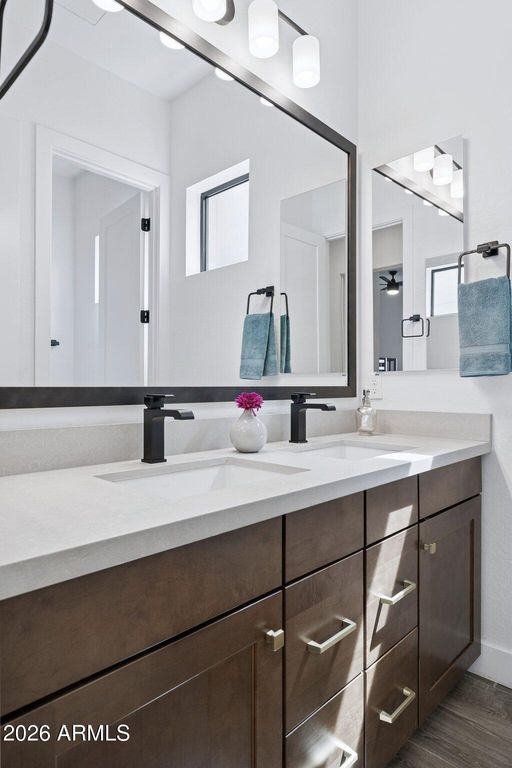 Image 21 of property listing at 9708 S 7TH Place, Phoenix, AZ 85042