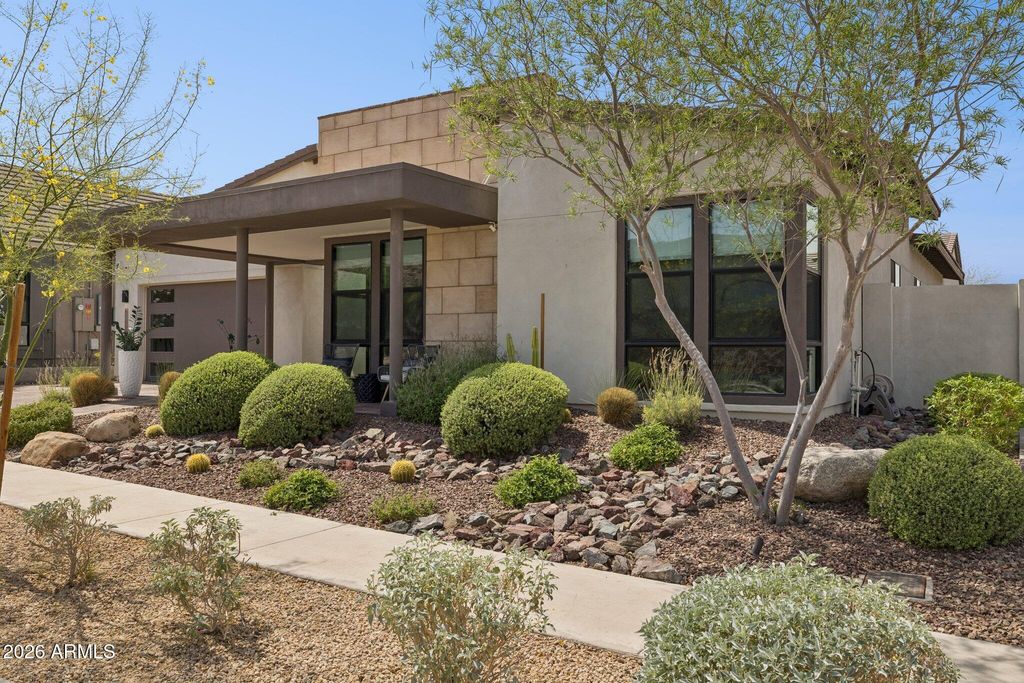 Image 7 of property listing at 9708 S 7TH Place, Phoenix, AZ 85042