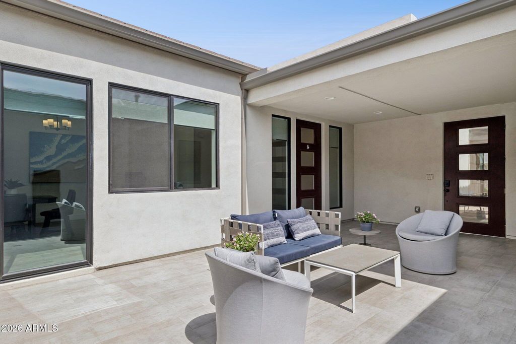 Image 9 of property listing at 9708 S 7TH Place, Phoenix, AZ 85042