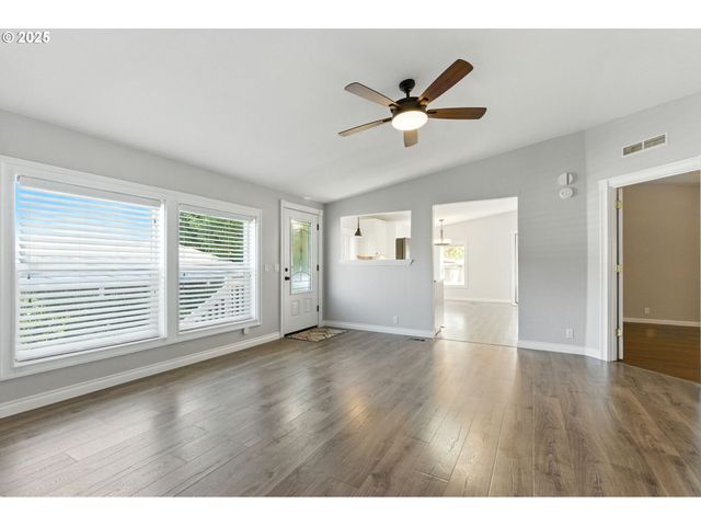 17925 COUNTRY VILLAGE Dr, Oregon City, OR 97045
