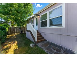 17925 COUNTRY VILLAGE Dr, Oregon City, OR 97045