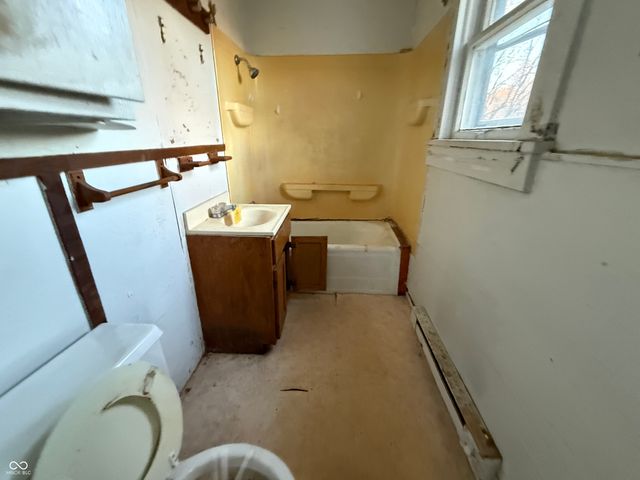 303 E South H Street, Gas City, IN 46933