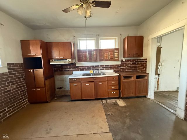 303 E South H Street, Gas City, IN 46933