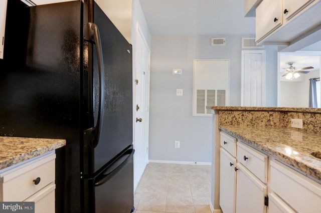 3313 WYNDHAM CIR #3210, Alexandria, VA 22302