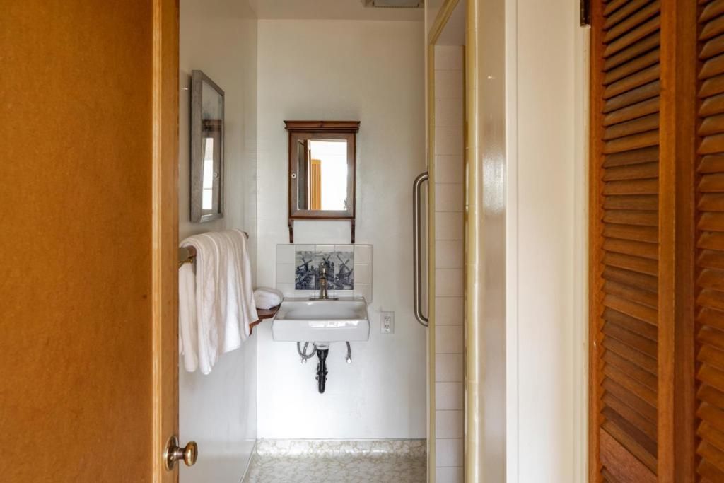 Image 13 of property listing at 2027 Carol Avenue, Mountain View, CA 94040