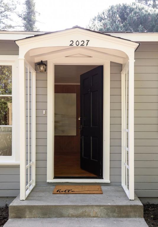 Image 3 of property listing at 2027 Carol Avenue, Mountain View, CA 94040