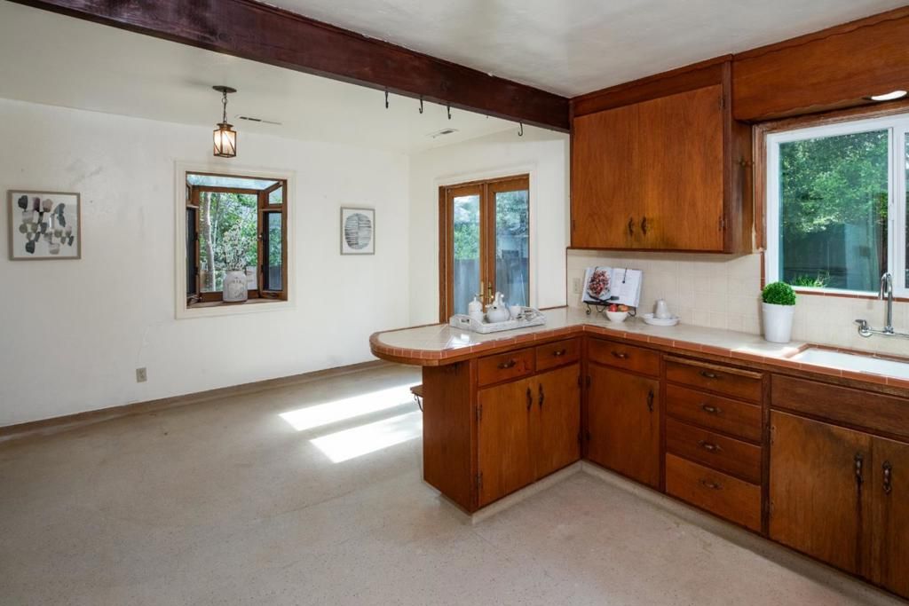 Image 9 of property listing at 2027 Carol Avenue, Mountain View, CA 94040