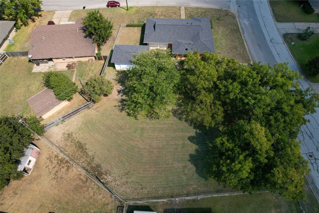 240 Smith Street, Burleson, TX 76028