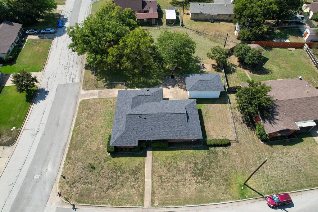 240 Smith Street, Burleson, TX 76028