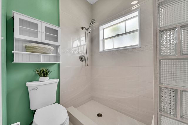 100 E Hemingway Circle, Margate, FL 33063