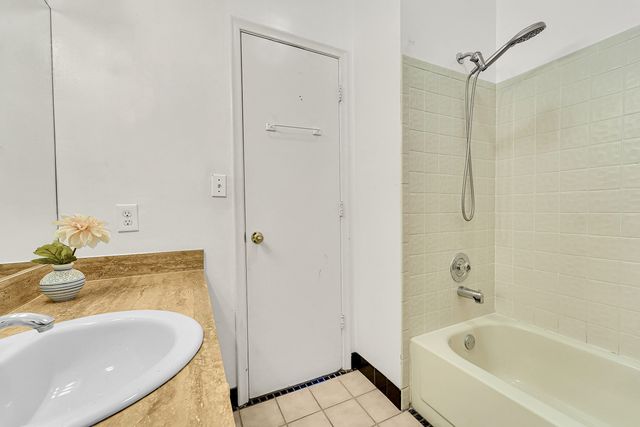 100 E Hemingway Circle, Margate, FL 33063