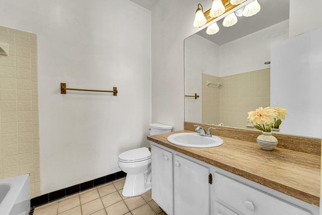 100 E Hemingway Circle, Margate, FL 33063