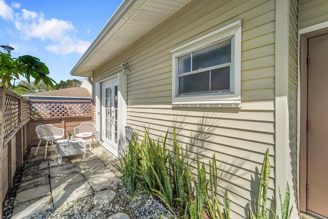 100 E Hemingway Circle, Margate, FL 33063