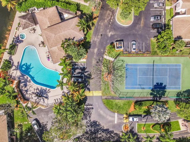 100 E Hemingway Circle, Margate, FL 33063