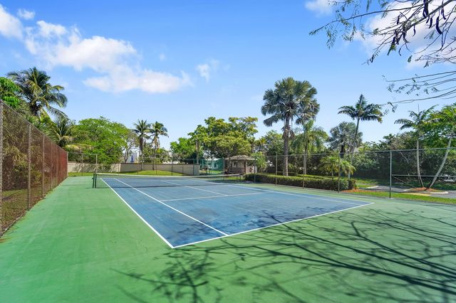 100 E Hemingway Circle, Margate, FL 33063