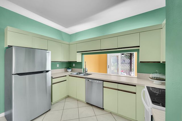 100 E Hemingway Circle, Margate, FL 33063