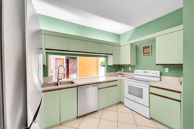 100 E Hemingway Circle, Margate, FL 33063