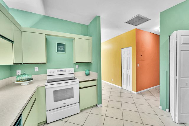 100 E Hemingway Circle, Margate, FL 33063