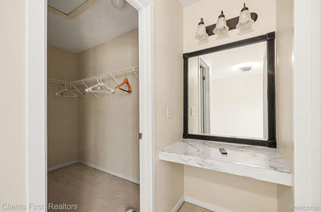 41450 Cornell Drive, Novi, MI 48377