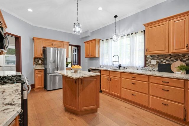288 Saint James Ave, Springfield, MA 01109
