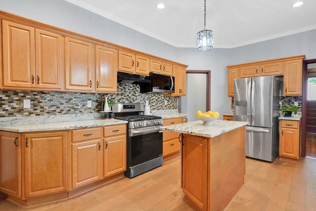 288 Saint James Ave, Springfield, MA 01109