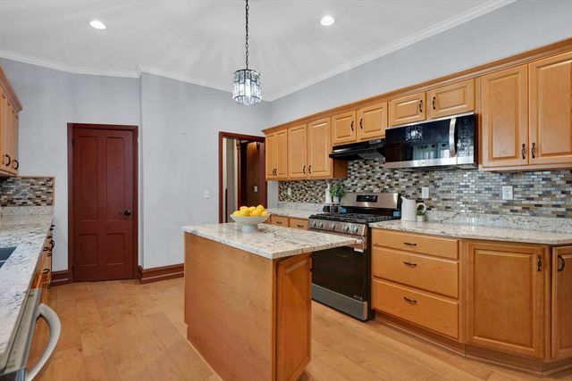 288 Saint James Ave, Springfield, MA 01109