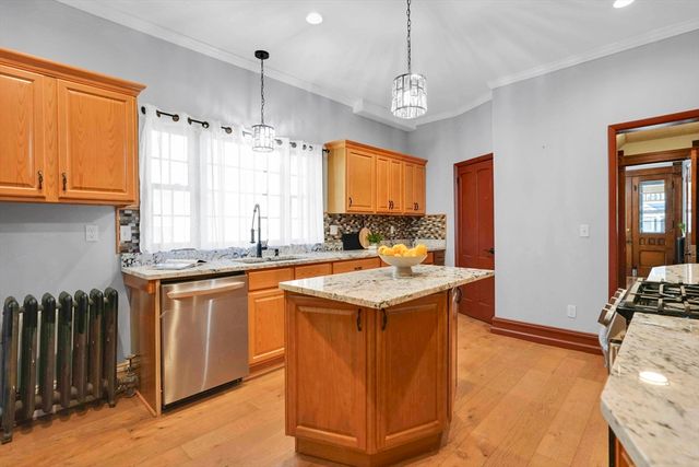 288 Saint James Ave, Springfield, MA 01109