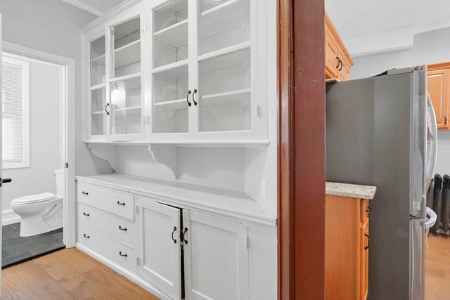 288 Saint James Ave, Springfield, MA 01109