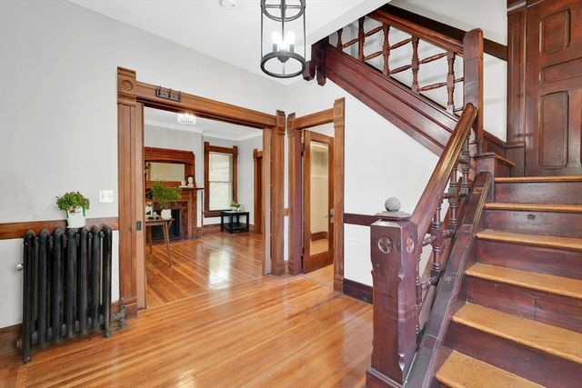 288 Saint James Ave, Springfield, MA 01109