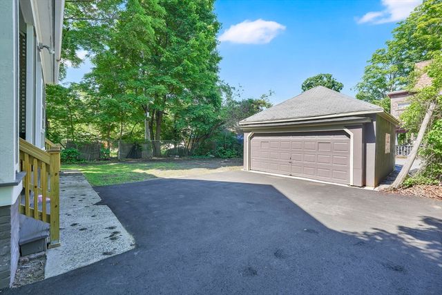 288 Saint James Ave, Springfield, MA 01109