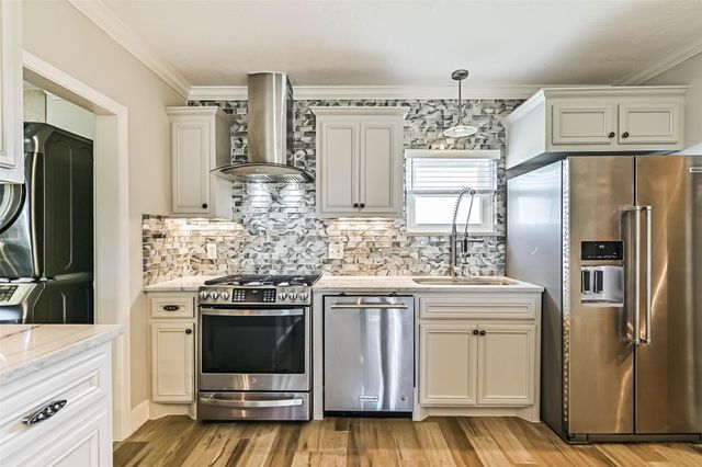 4019 3rd Street, Galveston, TX 77554