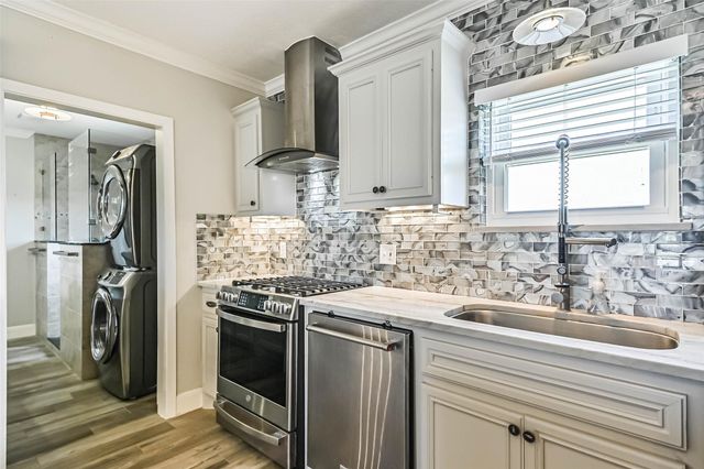 4019 3rd Street, Galveston, TX 77554