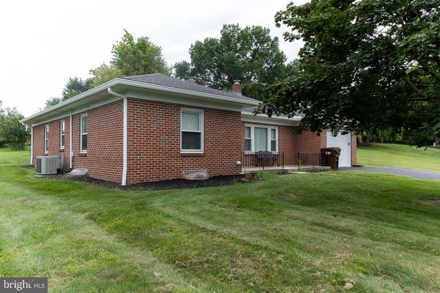 17 TWIN HILL DRIVE, Waynesboro, PA 17268