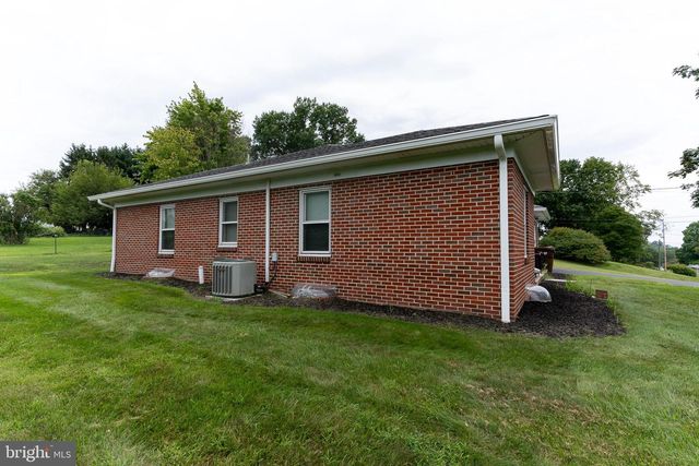 17 TWIN HILL DRIVE, Waynesboro, PA 17268