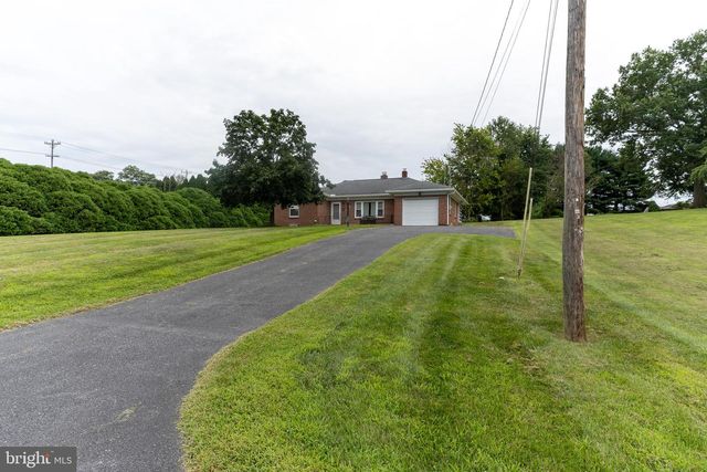 17 TWIN HILL DRIVE, Waynesboro, PA 17268